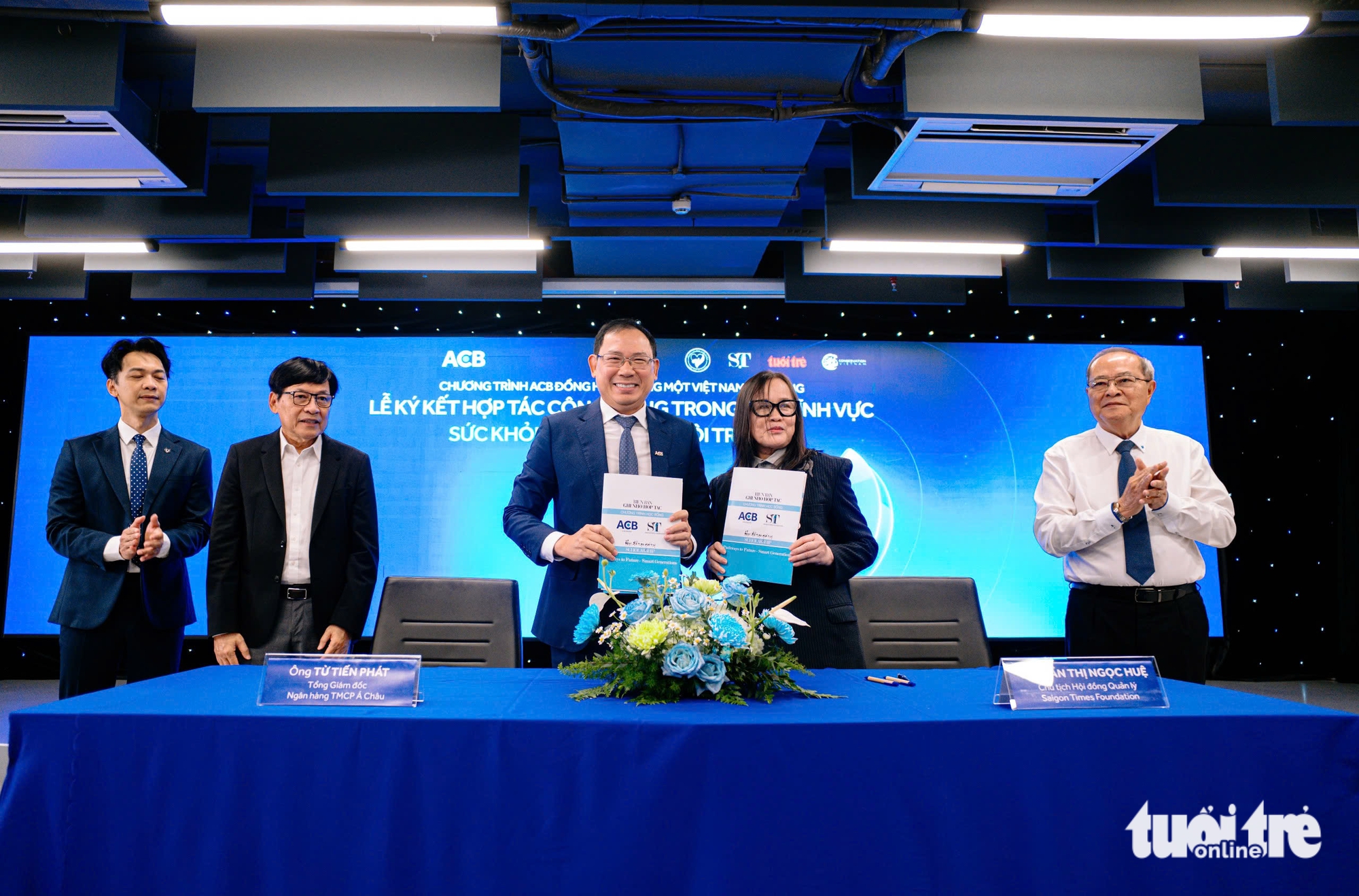 10 tỉ đồng vốn vay ưu đãi cho tân sinh viên chương trình Tiếp sức đến trường 2025 2 sinh viên - Ảnh 6.