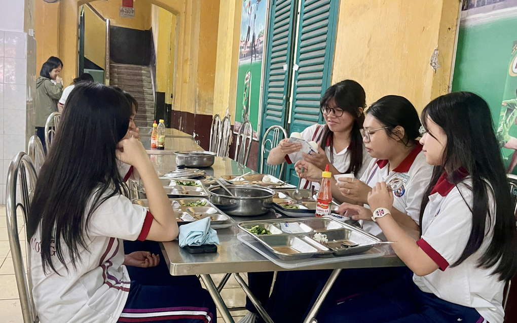 Vụ suất ăn bán trú bị tố chỉ vài viên thịt: Học sinh lên tiếng - 4