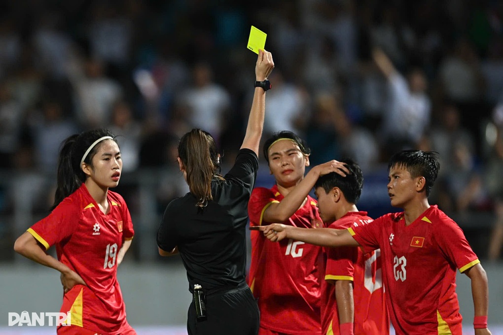 Trọng tài đồng hương với HLV Philippines có thổi ép tuyển nữ Việt Nam? - 2