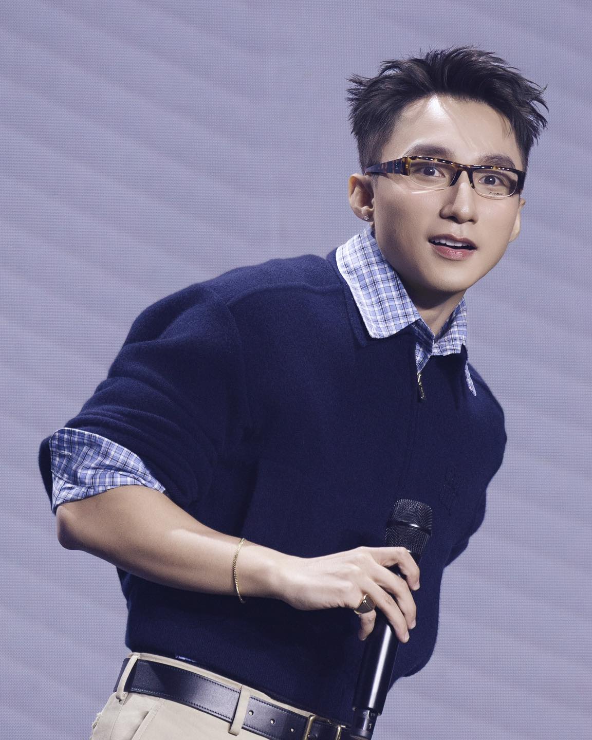 Lộ ảnh hiếm thời Sơn Tùng M-TP đi hát hội chợ, 1 ánh nhìn "tố cáo" tất cả 3 1766047659 229 Lo anh hiem thoi Son Tung M TP di hat hoi