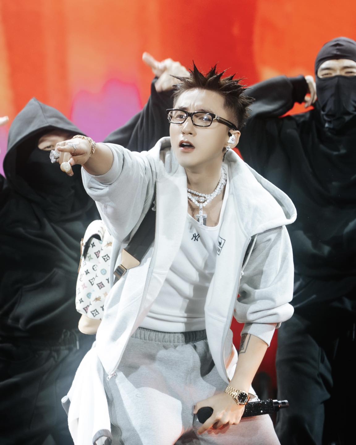 Lộ ảnh hiếm thời Sơn Tùng M-TP đi hát hội chợ, 1 ánh nhìn "tố cáo" tất cả 4 1766047660 276 Lo anh hiem thoi Son Tung M TP di hat hoi