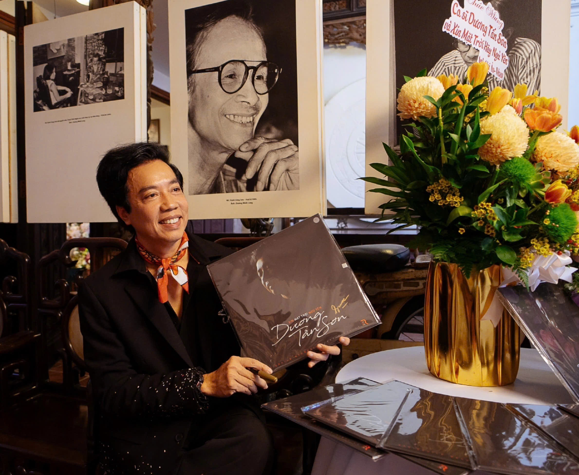 Dương Tấn Sơn từ đĩa than Xin Mặt Trời Ngủ Yên đến đêm nhạc Hãy Yêu Nhau Đi 2 duong-tan-son-1-1766044511.jpg