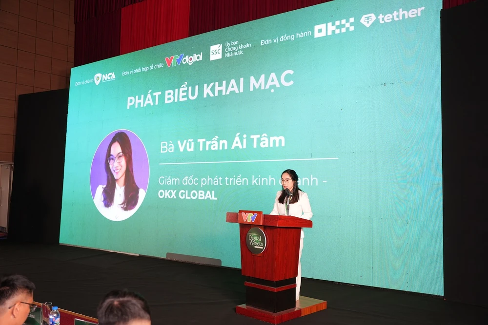 Bà Vũ Trần Ái Tâm- Giám đốc phát triển kinh doanh OKX Global phát biểu tại sự kiện. Ảnh: VT. phat-trien-tai-san-so-can-dat-tren-nen-tang-an-ninh-mang-vung-chac-2.JPG