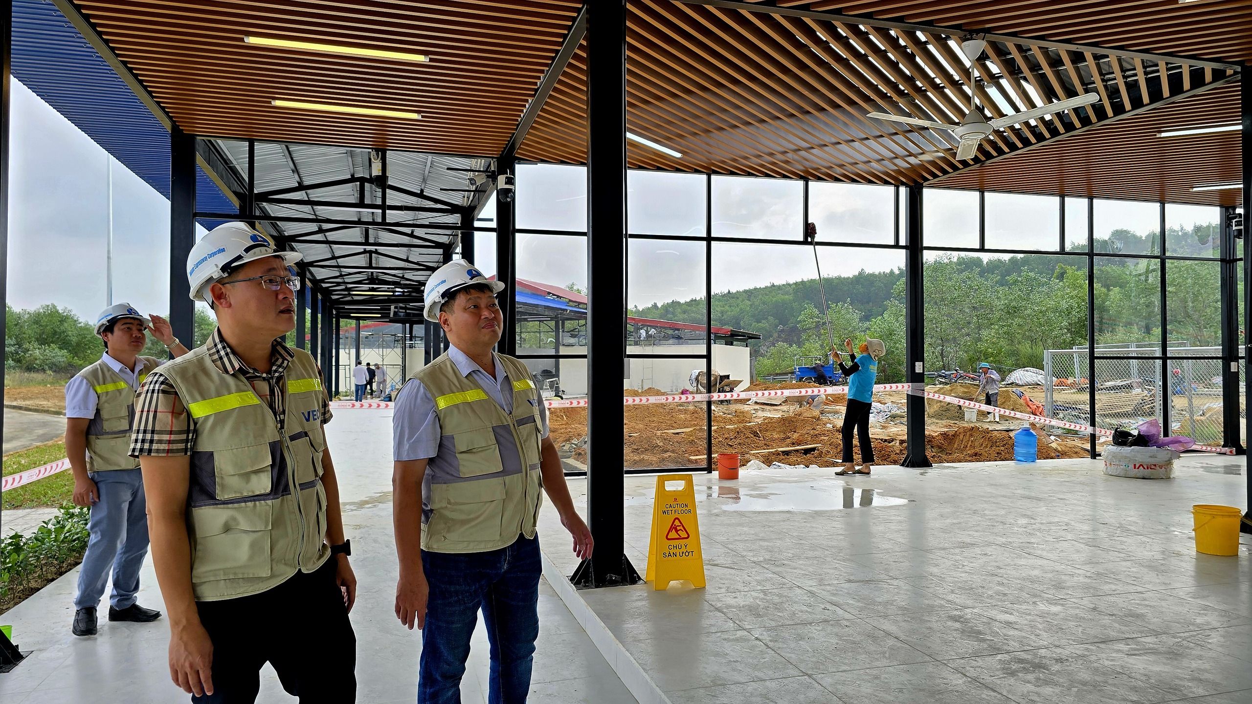 Điểm dừng xe đầu tiên trên cao tốc Đà Nẵng - Quảng Ngãi sắp khai thác - Ảnh 3. Điểm dừng xe đầu tiên trên cao tốc Đà Nẵng - Quảng Ngãi sắp khai thác - Ảnh 3.