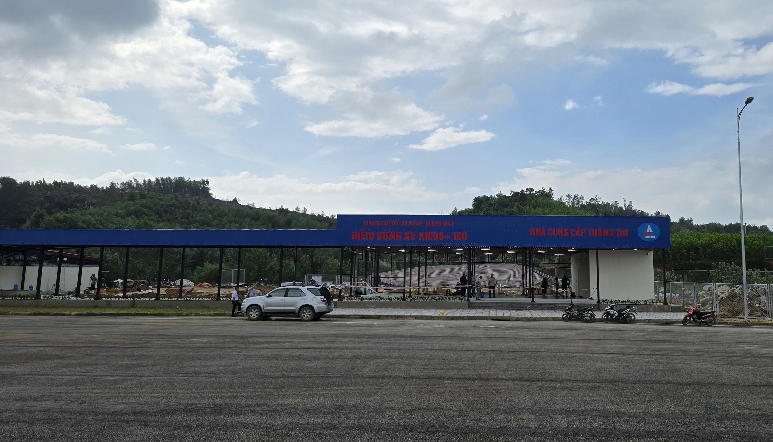 Điểm dừng xe đầu tiên trên cao tốc Đà Nẵng - Quảng Ngãi sắp khai thác - Ảnh 7. Điểm dừng xe đầu tiên trên cao tốc Đà Nẵng - Quảng Ngãi sắp khai thác - Ảnh 7.