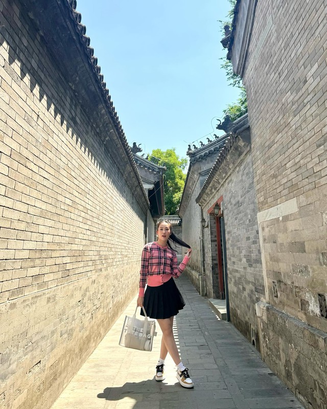 Họa tiết ca rô trở lại, giúp nàng mặc đẹp mà không hề lỗi mốt 2 Họa tiết ca rô trở lại, giúp nàng mặc đẹp mà không hề lỗi mốt - Ảnh 2.