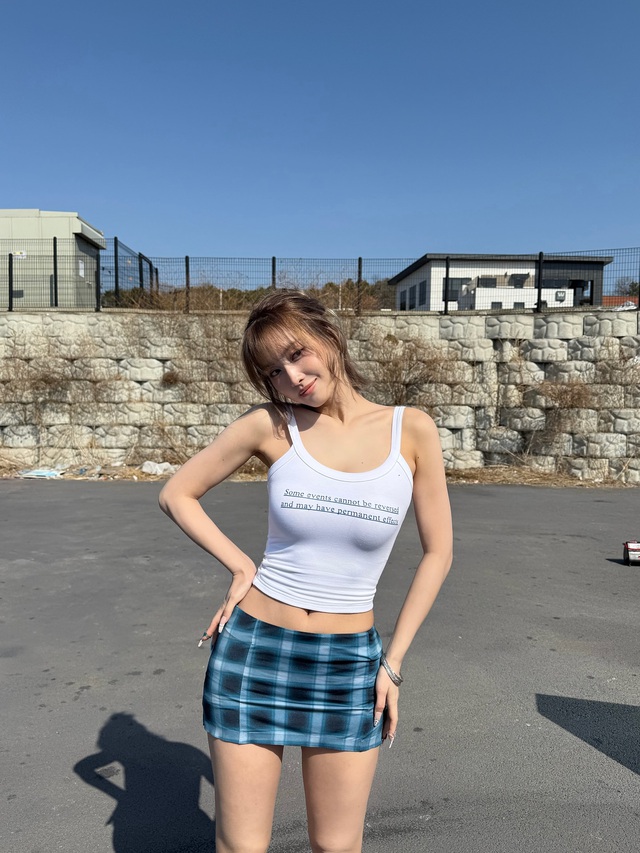 Họa tiết ca rô trở lại, giúp nàng mặc đẹp mà không hề lỗi mốt 6 Họa tiết ca rô trở lại, giúp nàng mặc đẹp mà không hề lỗi mốt - Ảnh 6.