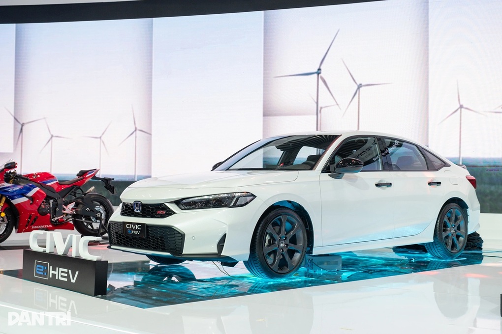 Xe hybrid đua ưu đãi trước thềm giảm phí, có mẫu hạ giá hơn 100 triệu đồng - 2