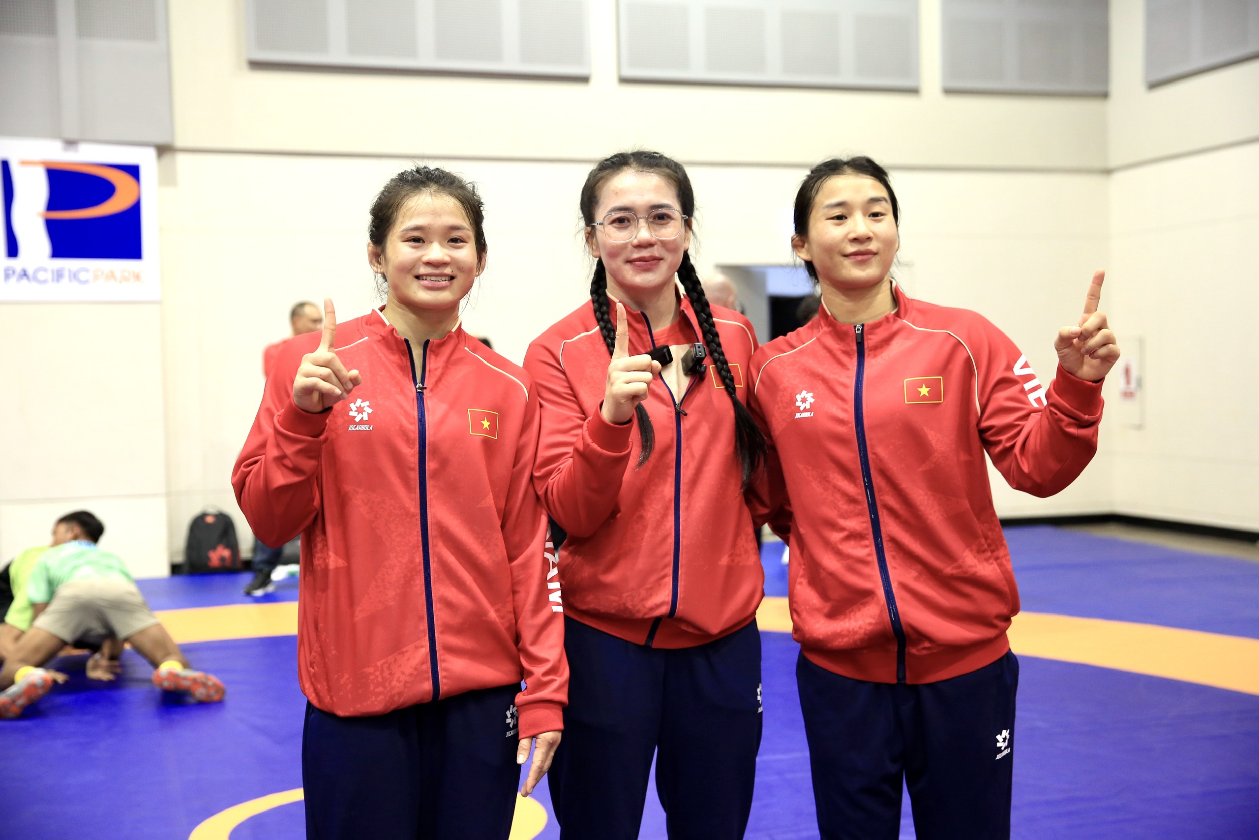 3 chị em ruột bùng nổ, đoạt 3 HCV môn vật: Dành tặng bố đang bị bệnh hiểm nghèo- Ảnh 5. 3 chị em ruột bùng nổ, đoạt 3 HCV môn vật: Dành tặng bố đang bị bệnh hiểm nghèo- Ảnh 5.