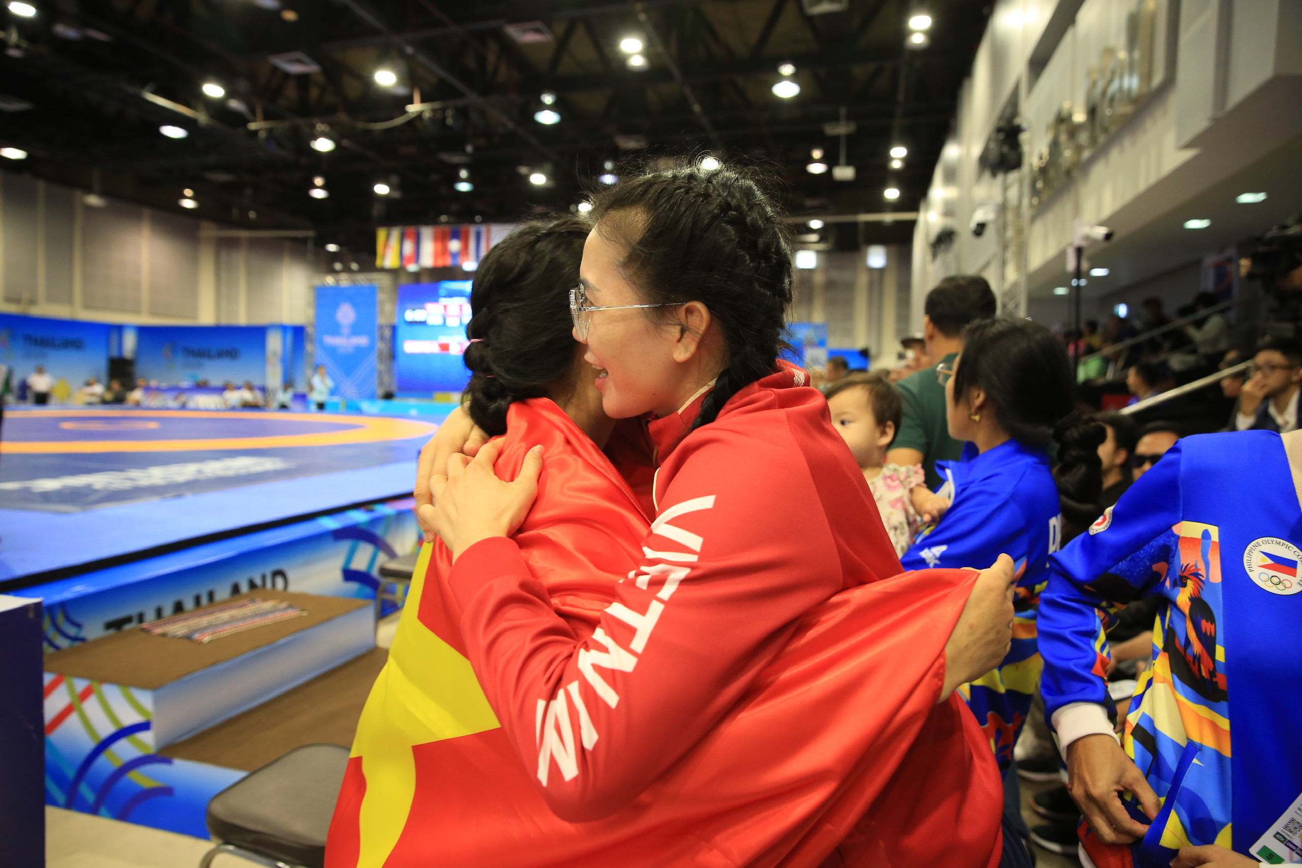 3 chị em ruột bùng nổ, đoạt 3 HCV môn vật: Dành tặng bố đang bị bệnh hiểm nghèo- Ảnh 7. 3 chị em ruột bùng nổ, đoạt 3 HCV môn vật: Dành tặng bố đang bị bệnh hiểm nghèo- Ảnh 7.