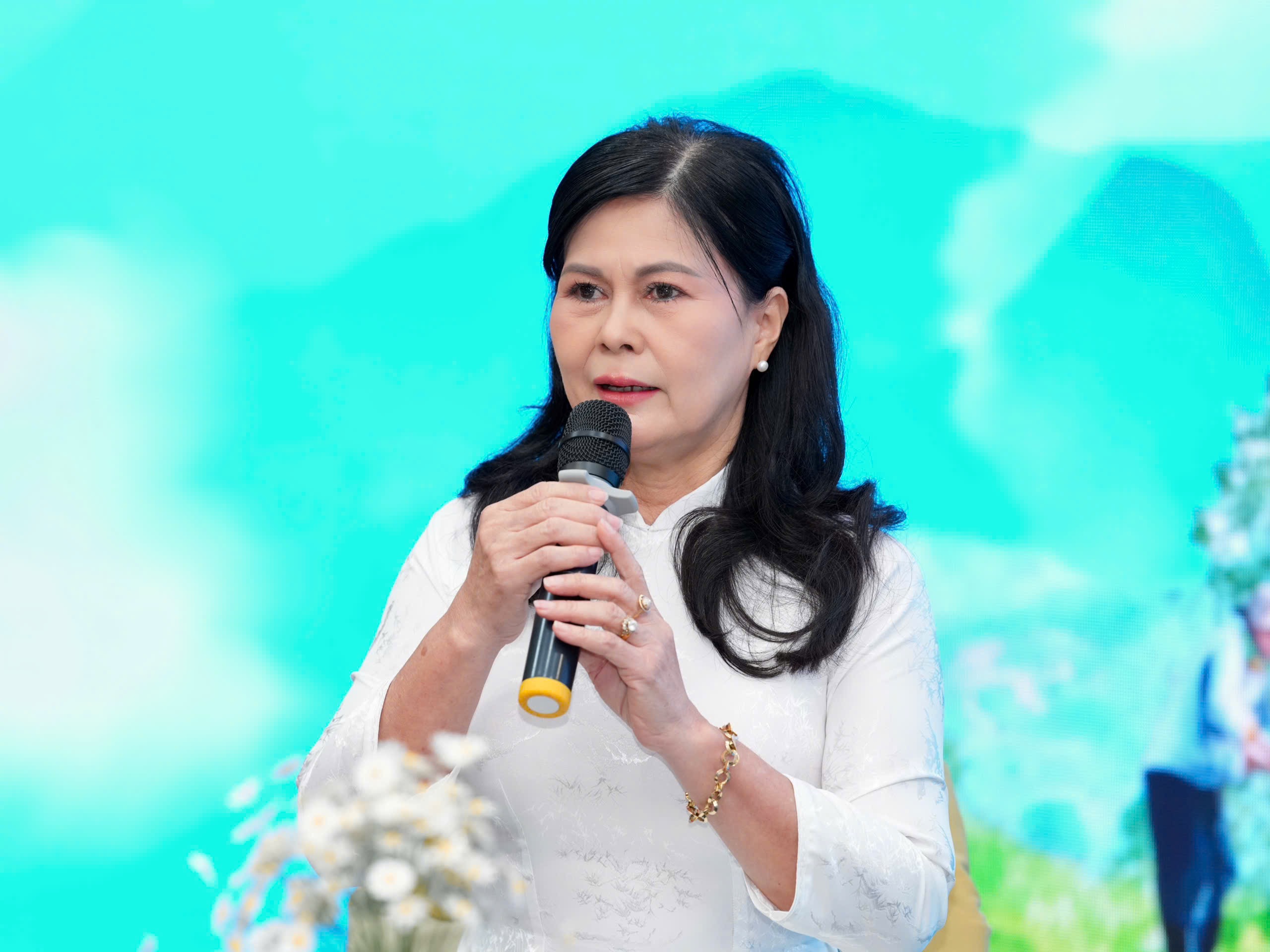 Từ cô giáo vùng đất mặn đến nhân vật truyền cảm hứng 'Sống đẹp'- Ảnh 2. Từ cô giáo vùng đất mặn đến nhân vật truyền cảm hứng 'Sống đẹp'- Ảnh 2.