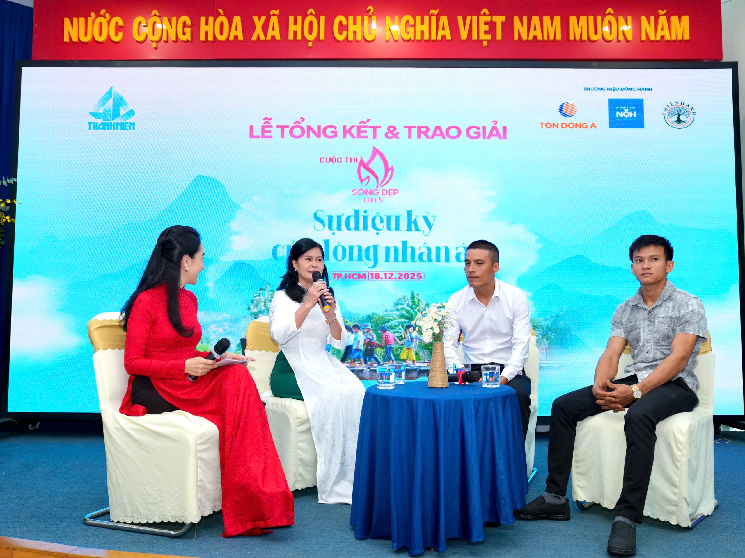 Từ cô giáo vùng đất mặn đến nhân vật truyền cảm hứng 'Sống đẹp'- Ảnh 3. Từ cô giáo vùng đất mặn đến nhân vật truyền cảm hứng 'Sống đẹp'- Ảnh 3.