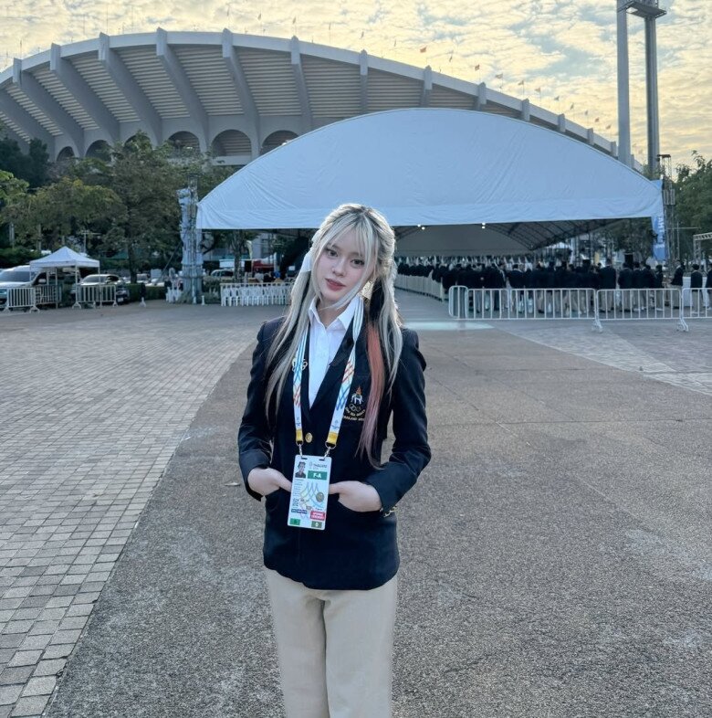 Nhan sắc nữ tuyển thủ Thái Lan hot MXH vì tố cáo đồng đội gian lận tại SEA Games 33, gia thế cực "khủng" 4 Cô sở hữu diện mạo ưa nhìn với lối trang điểm sắc nét.