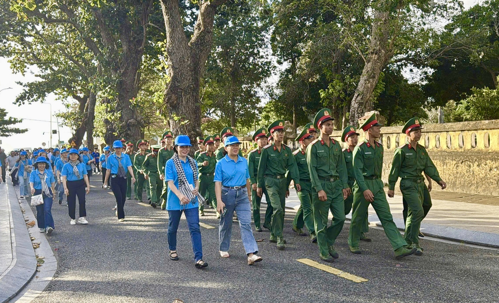 - Ảnh 4. - Ảnh 4.