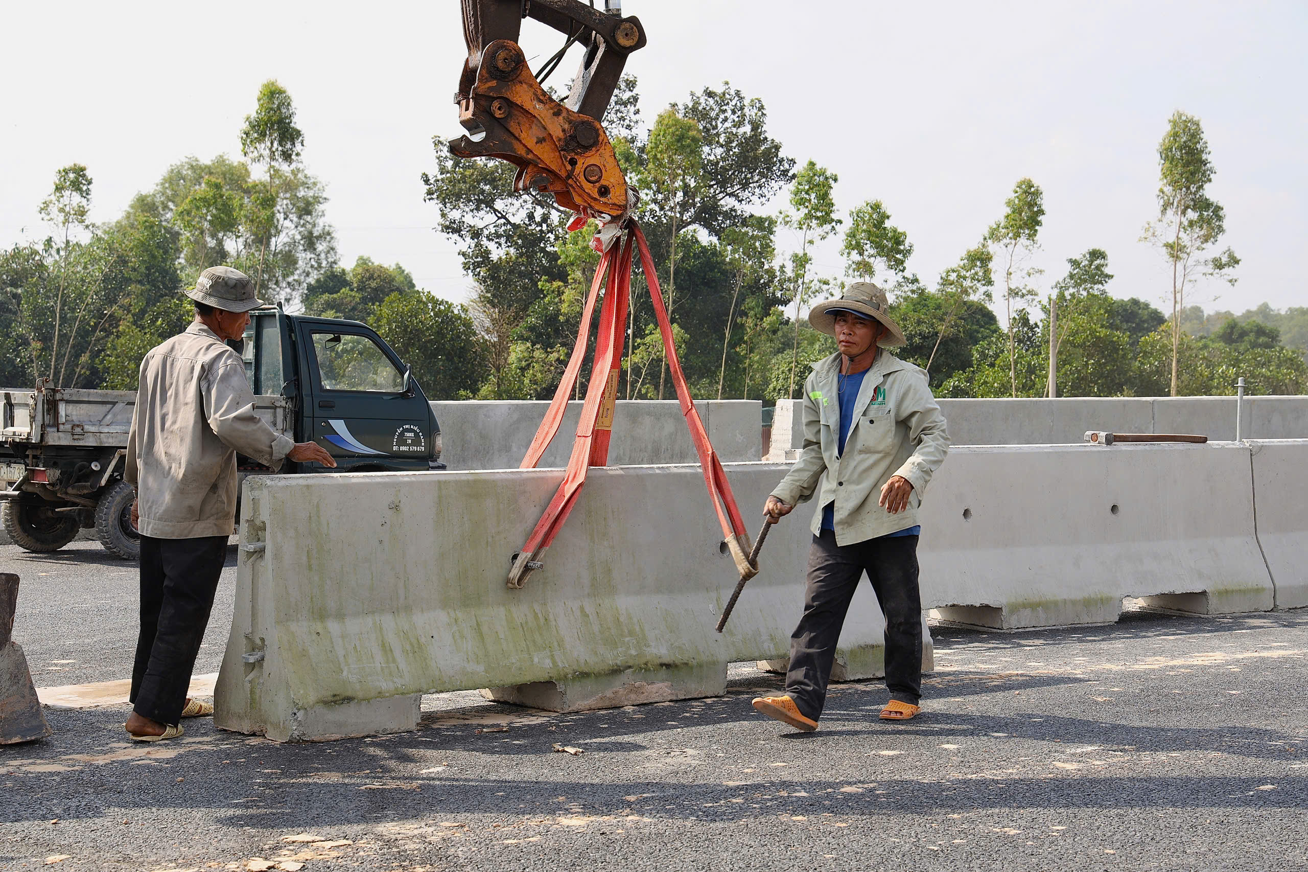 Vành đai 3 qua Đồng Nai tăng tốc trước giờ G 2 Vành đai 3 qua Đồng Nai tăng tốc trước giờ G - Ảnh 2.