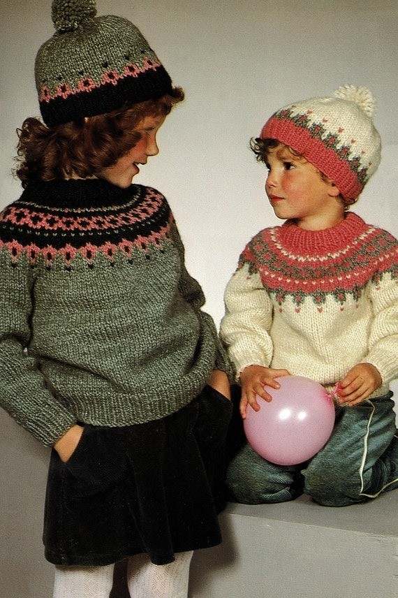 Mốt áo len xấu được ưa chuộng dịp cuối năm 3 Fair Isle vốn là trang phục lao động của ngư dân vùng quần đảo phía Bắc Scotland ở thế kỷ 18, 19. Tên áo được lấy từ chính tên đảo Fair Isle. Ban đầu, kỹ thuật đan len này được áp dụng cho mũ, sau đó mở rộng sang áo dành cho các gia đình miền biển. Kiểu đan hai sợi cho phép mũ và áo dày, tăng khả năng giữ ấm gấp đôi. Các món đồ thường sử dụng những màu nổi bắt mắt, giúp người lái thuyền dễ được nhìn thấy hơn từ đất liền hoặc từ những chiếc thuyền khác.