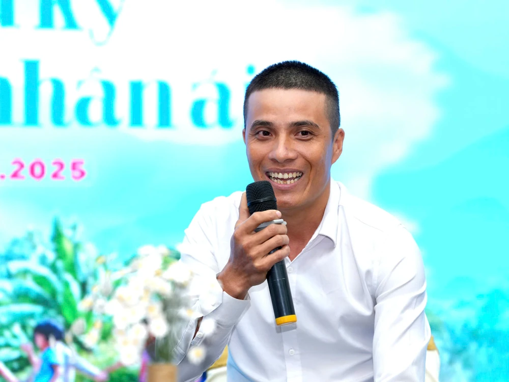 Anh Huỳnh Hoàng Hải chia sẻ tại buổi lễ. Ảnh: Ban Tổ chức sống đẹp (4).jpg