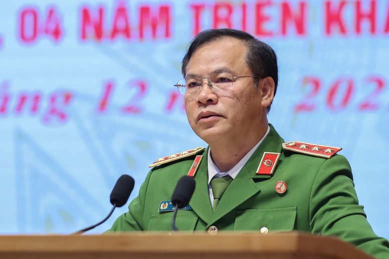 - Ảnh 2. Thứ trưởng Bộ Công an: Tích hợp nhiều giấy tờ và dịch vụ thiết yếu vào VNeID - Ảnh 2.