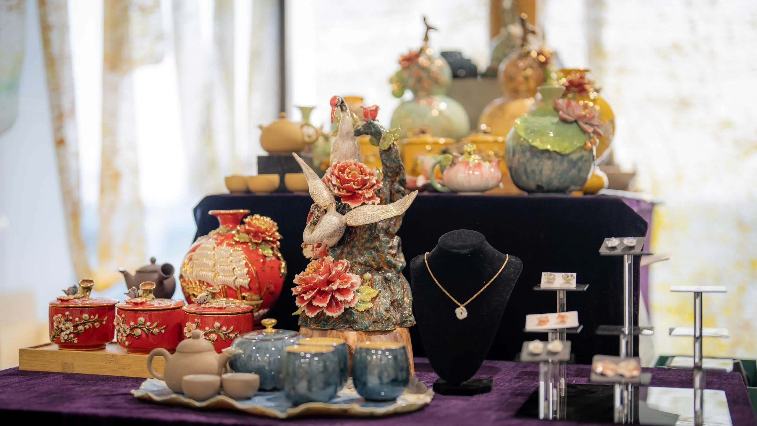 Choáng ngợp trước biểu tượng rồng thiêng đỏ rực tại sân bay Nội Bài - Ảnh 10. Choáng ngợp trước biểu tượng rồng thiêng đỏ rực tại sân bay Nội Bài - Ảnh 10.