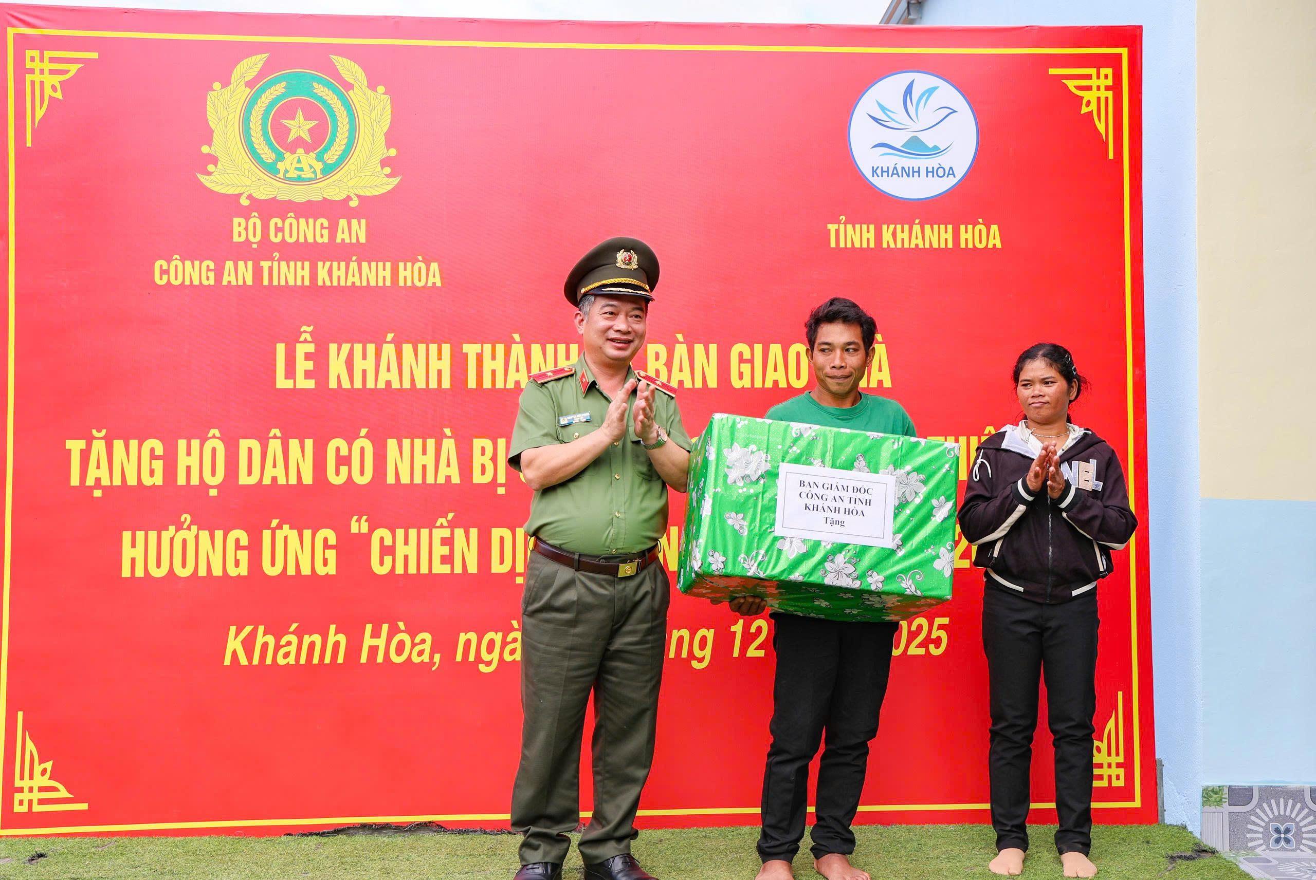 ‘Chiến dịch Quang Trung’ ở Khánh Hòa khánh thành ngôi nhà đầu tiên 2 Công an Khánh Hòa khánh thành ngôi nhà đầu tiên trong ‘Chiến dịch Quang Trung’ - Ảnh 2.
