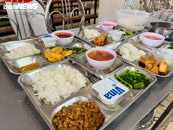 Suất ăn 38.000 đồng bị tố ít, trường nói học sinh có thể mua thêm thức ăn- Ảnh 3.