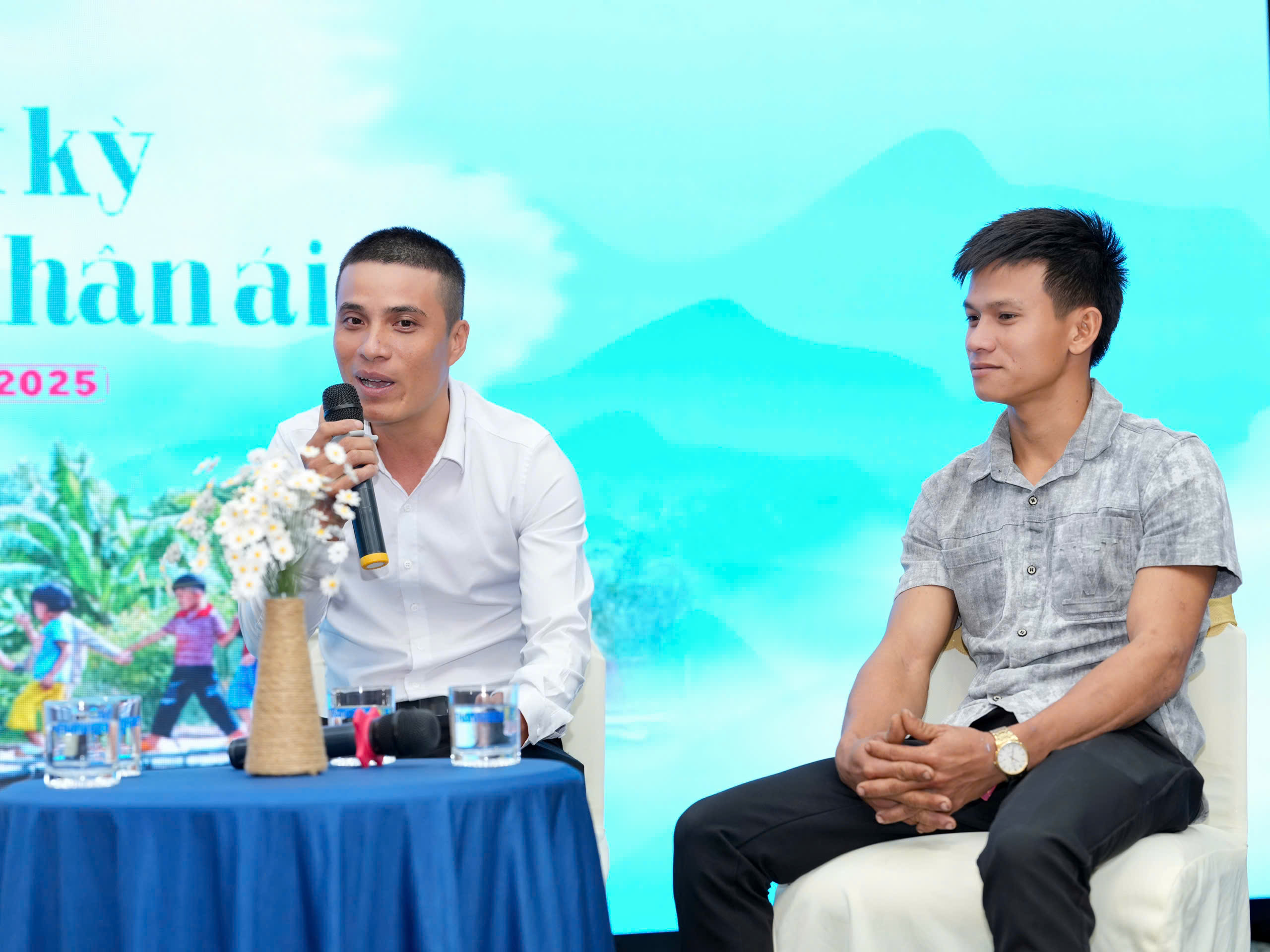 Chàng trai cứu người trong mưa lũ: Nghe bà con kêu cứu, tôi không biết sợ nữa- Ảnh 2.