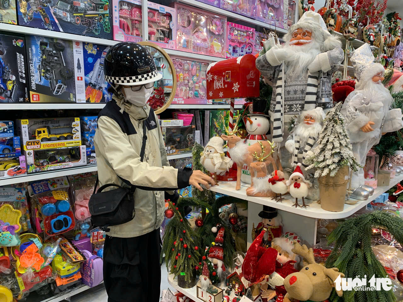 Đà Nẵng: Giáng sinh cận kề nhưng thị trường đồ trang trí ảm đạm 5 Đà Nẵng - Ảnh 5.