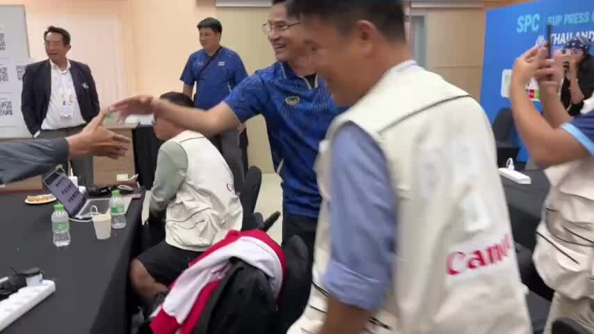 Việt Nam - Thái Lan: CĐV đông nghịt