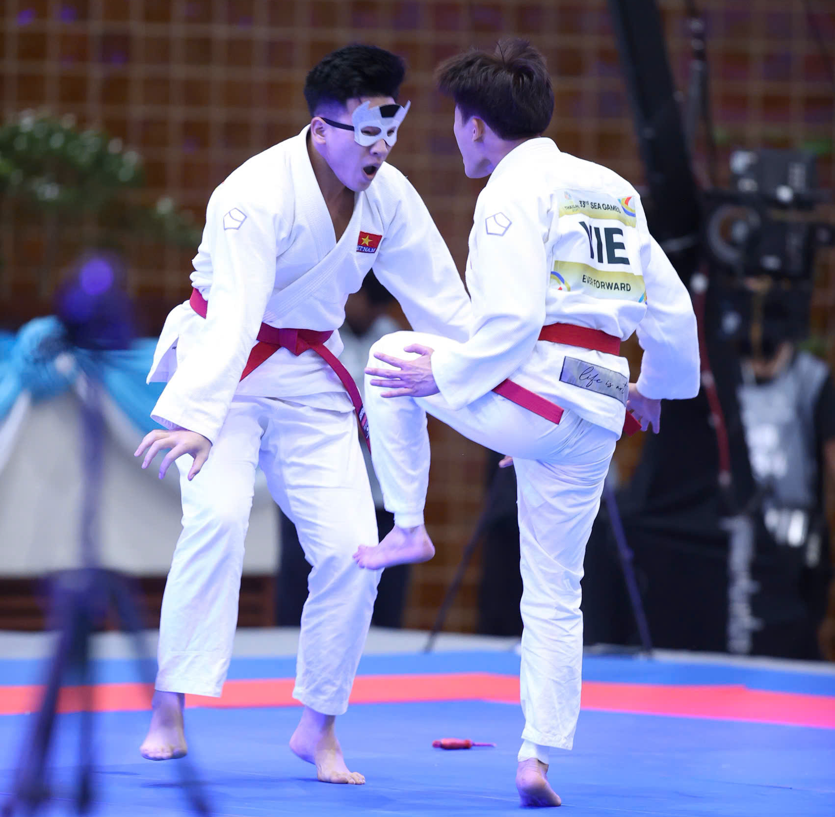 Bơi bất ngờ có tấm HCĐ tiếp sức nữ lịch sử 19 SEA Games 33 ngày 10-12: Bơi bất ngờ có tấm HCĐ tiếp sức nữ lịch sử - Ảnh 19.