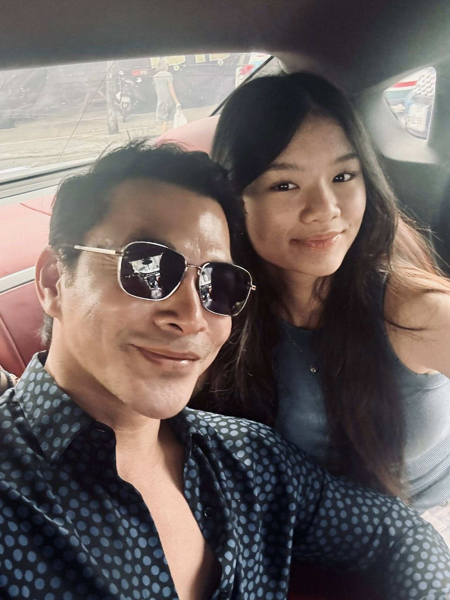 Sao Việt 24h: Trần Bảo Sơn khoe ái nữ và mẹ ruột, Bảo Tiên đẹp rạng rỡ ở tuổi 17, được xem là "bản sao" của bố 3 Bảo Tiên được nhận xét là có ngoại hình rất giống bố.