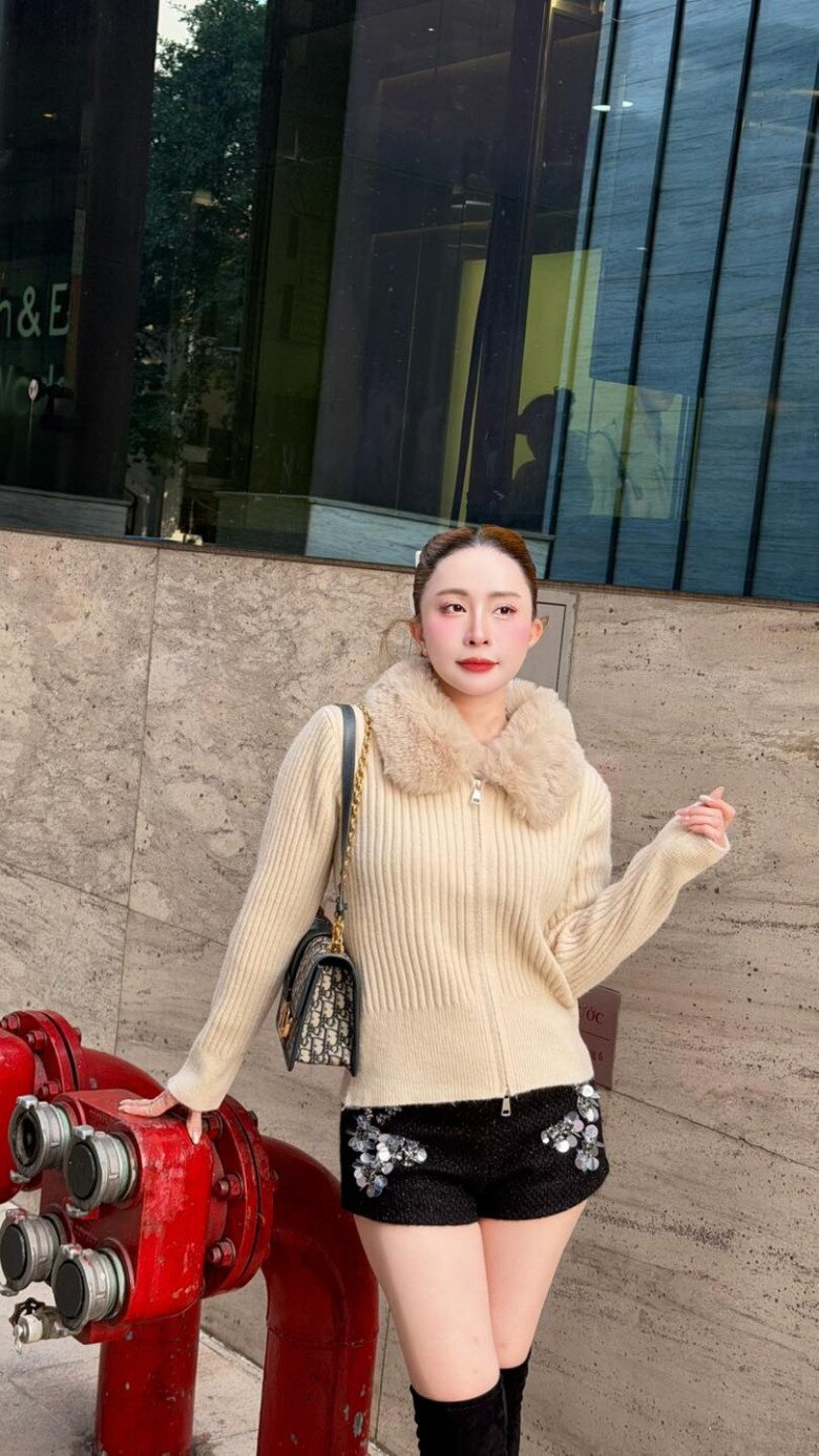 Sao Việt 24h: Trần Bảo Sơn khoe ái nữ và mẹ ruột, Bảo Tiên đẹp rạng rỡ ở tuổi 17, được xem là "bản sao" của bố 15 Sao Việt 24h: Trần Bảo Sơn khoe ái nữ và mẹ ruột, Bảo Tiên đẹp rạng rỡ ở tuổi 17, được xem là amp;#34;bản saoamp;#34; của bố - 14