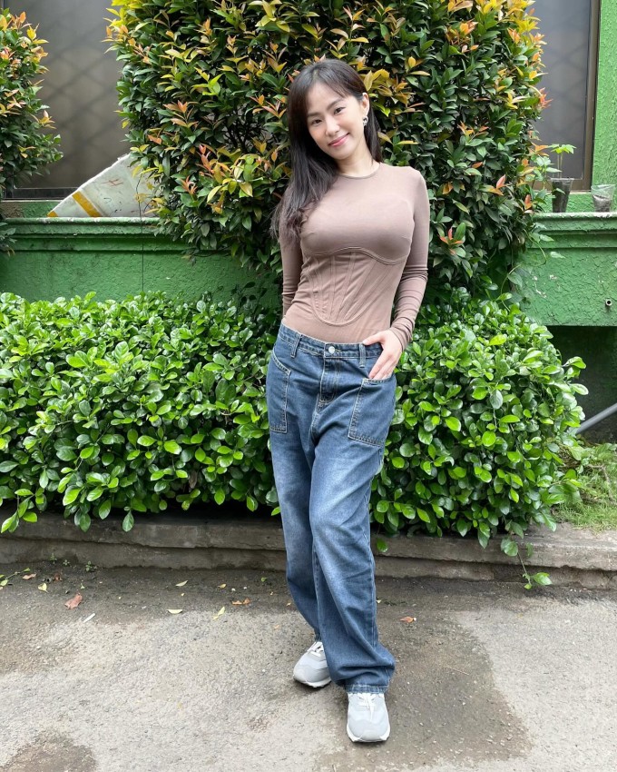 Lương Bích Hữu được khen trẻ như sinh viên ở tuổi 41 4 Nhan sắc ít son phấn thường ngày của 'Cô gái Trung Hoa'.