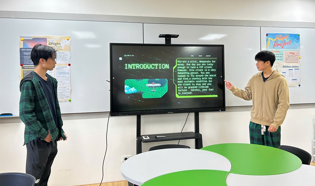 Sinh viên năm nhất xây dựng dự án công nghệ từ dữ liệu của 43.000 sân bay - 2