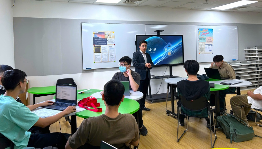 Sinh viên năm nhất xây dựng dự án công nghệ từ dữ liệu của 43.000 sân bay - 3