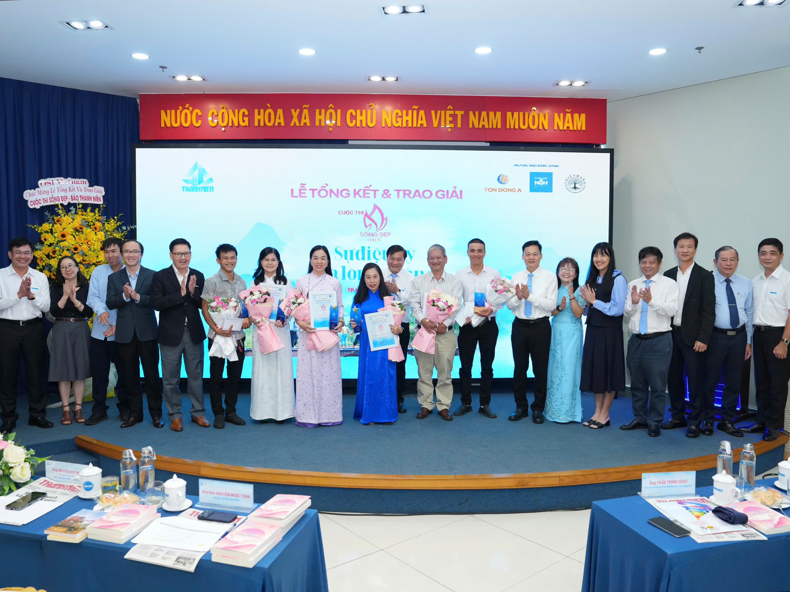 Chàng trai 29 tuổi xông pha cứu người trong lũ dữ truyền cảm hứng 'sống đẹp'- Ảnh 3. Chàng trai 29 tuổi xông pha cứu người trong lũ dữ truyền cảm hứng 'sống đẹp'- Ảnh 3.