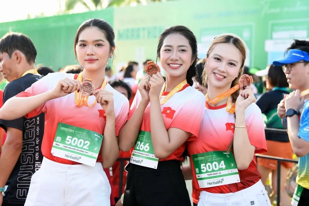Người đẹp khoe dáng trên đường đua Xanh. giai-tien-phong-half-marathon-net-dep-tren-duong-dua-xanh (5).jpg