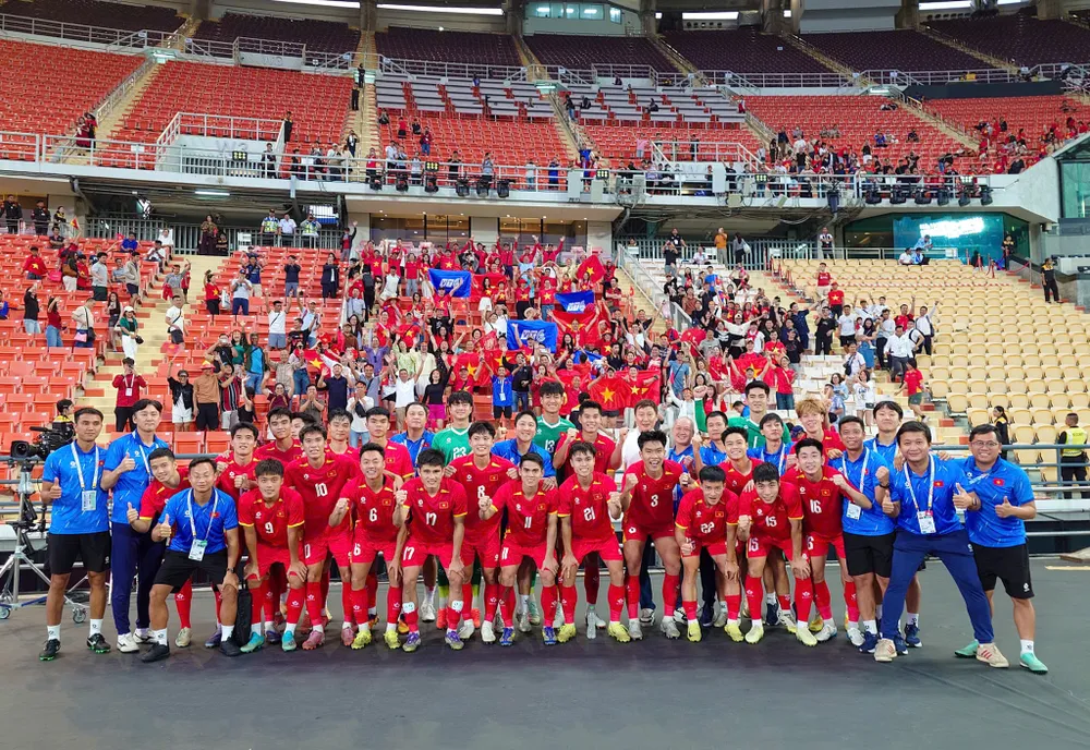 U-22 Việt Nam toàn thắng hai trận vòng bảng và sắp sửa gặp U-22 Philippines tại bán kết SEA Games 33. Ảnh: VFF. bong-da-viet-nam-de-doa-giac-mong-vang-cua-thai-lan (6).jpg