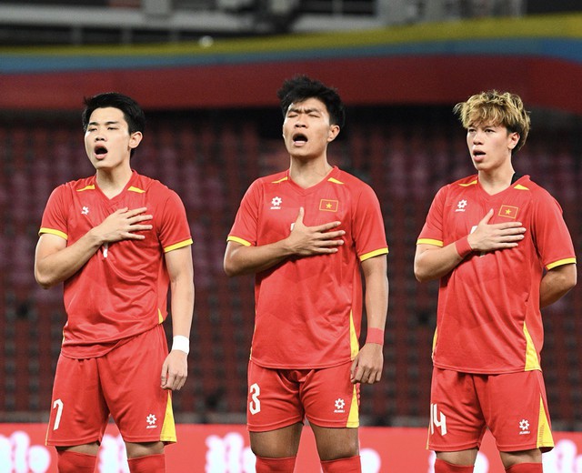 Diễn biến U22 Việt Nam vs Thái Lan chung kết SEA Games 33: Thái Lan dẫn 2-0!- Ảnh 2. Diễn biến U22 Việt Nam vs Thái Lan chung kết SEA Games 33: Thái Lan dẫn 2-0!- Ảnh 2.