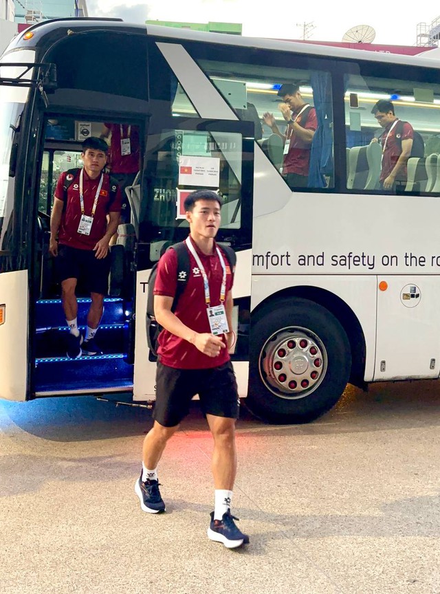 Diễn biến U22 Việt Nam vs Thái Lan chung kết SEA Games 33: Thái Lan dẫn 2-0!- Ảnh 7. Diễn biến U22 Việt Nam vs Thái Lan chung kết SEA Games 33: Thái Lan dẫn 2-0!- Ảnh 7.