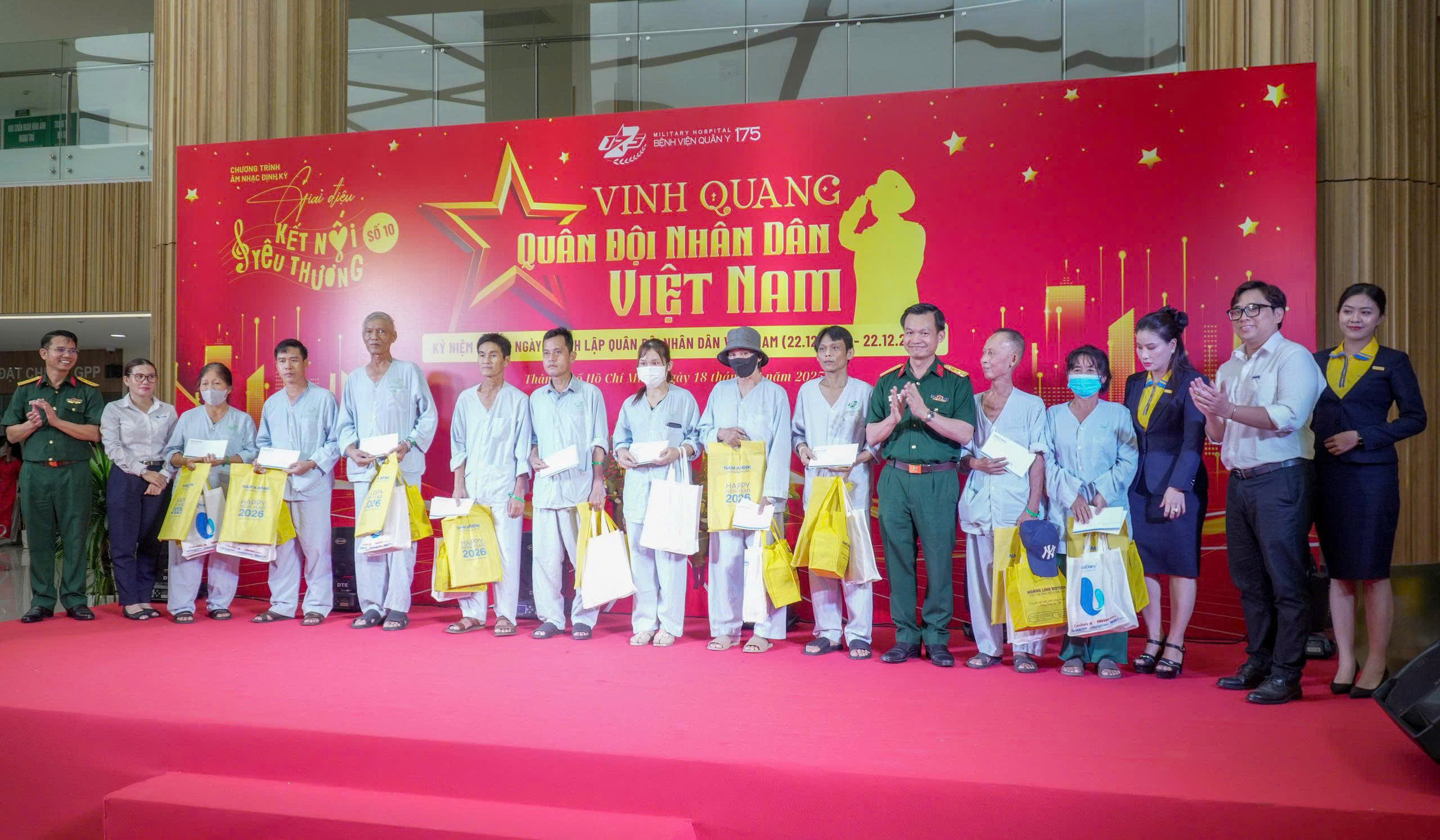 Mang âm nhạc đến với hơn 300 người bệnh, cán bộ, chiến sĩ tại Bệnh viện Quân y 175 3 bệnh nhân - Ảnh 3.