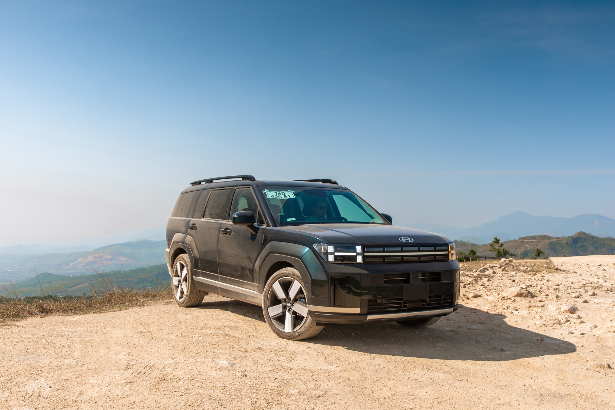 'Hyundai Santa Fe Hybrid bớt bồng bềnh, nhưng đừng kỳ vọng quá nhiều về tiết kiệm nhiên liệu' 3 Hyundai Santa Fe Hybrid - Ảnh 3.