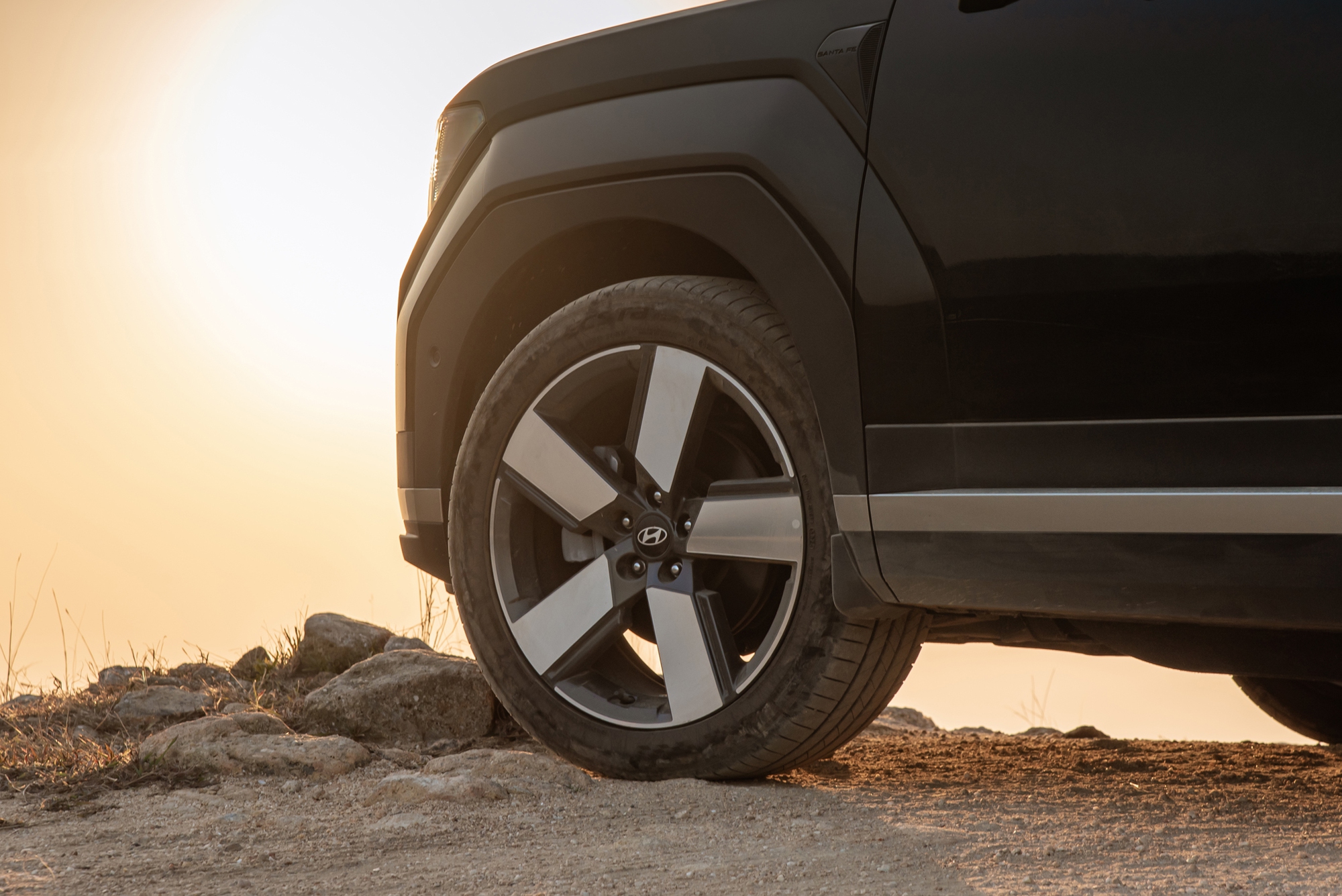 'Hyundai Santa Fe Hybrid bớt bồng bềnh, nhưng đừng kỳ vọng quá nhiều về tiết kiệm nhiên liệu' 4 Hyundai Santa Fe Hybrid - Ảnh 4.