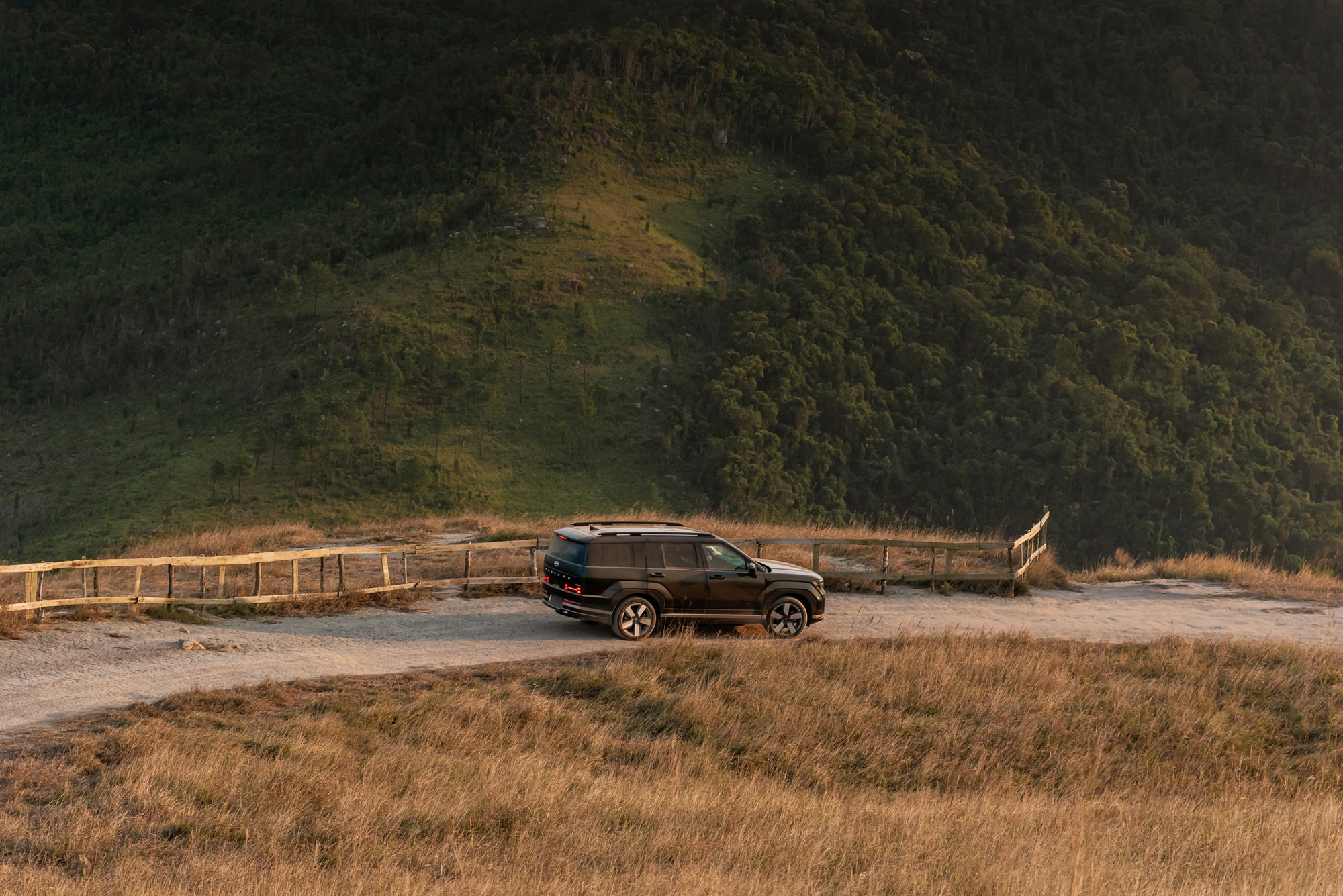 'Hyundai Santa Fe Hybrid bớt bồng bềnh, nhưng đừng kỳ vọng quá nhiều về tiết kiệm nhiên liệu' 17 Hyundai Santa Fe Hybrid - Ảnh 20.