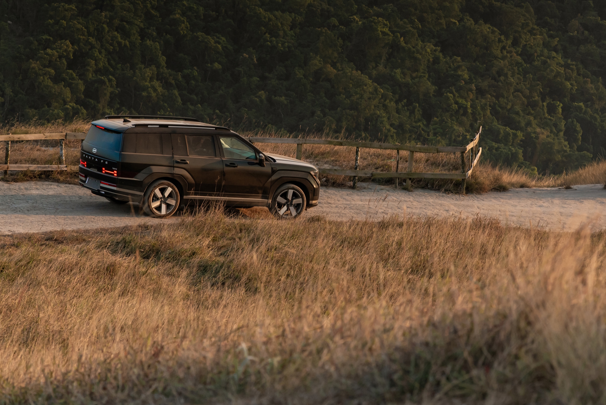 'Hyundai Santa Fe Hybrid bớt bồng bềnh, nhưng đừng kỳ vọng quá nhiều về tiết kiệm nhiên liệu' 18 Hyundai Santa Fe Hybrid - Ảnh 21.