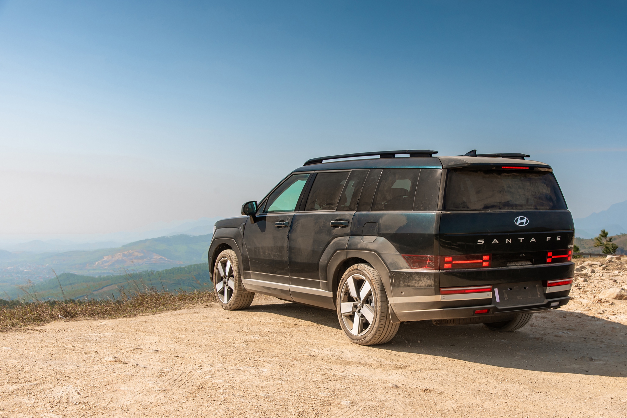 'Hyundai Santa Fe Hybrid bớt bồng bềnh, nhưng đừng kỳ vọng quá nhiều về tiết kiệm nhiên liệu' 19 Hyundai Santa Fe Hybrid - Ảnh 22.