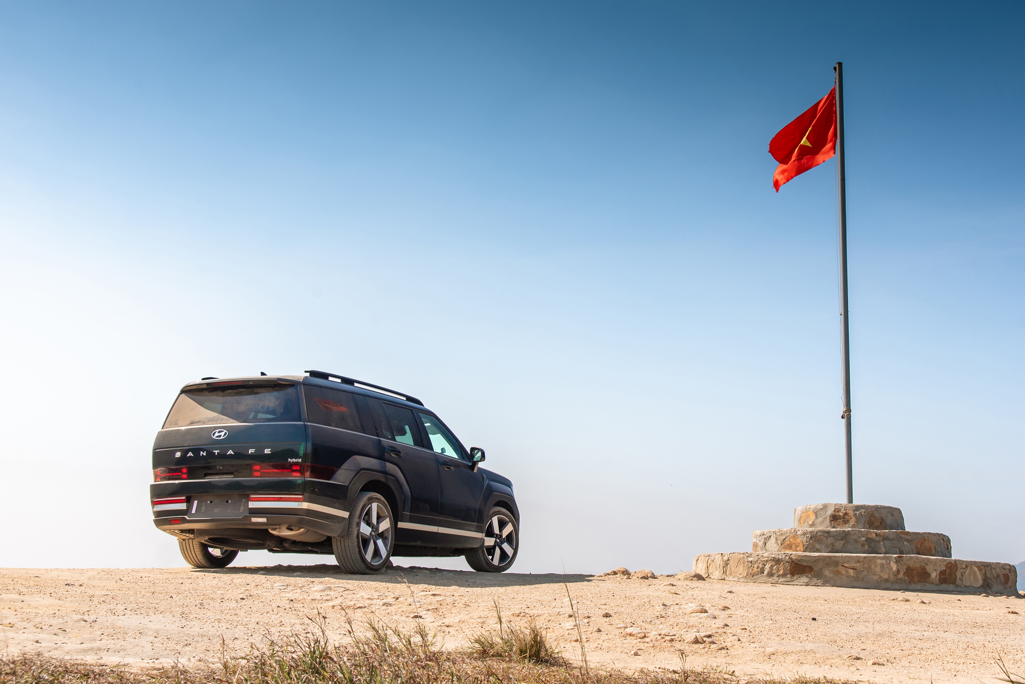 'Hyundai Santa Fe Hybrid bớt bồng bềnh, nhưng đừng kỳ vọng quá nhiều về tiết kiệm nhiên liệu' 20 Hyundai Santa Fe Hybrid - Ảnh 23.