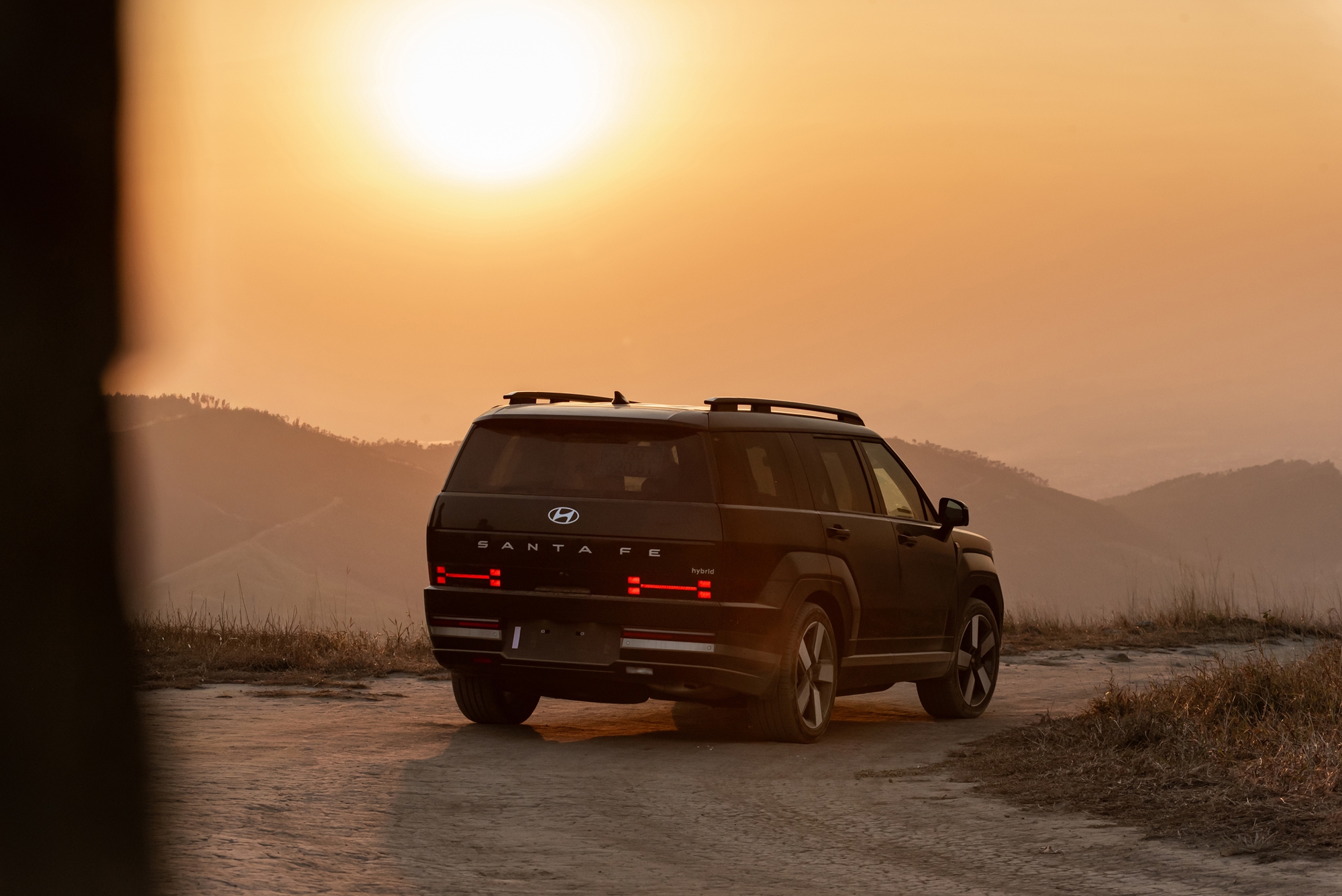 'Hyundai Santa Fe Hybrid bớt bồng bềnh, nhưng đừng kỳ vọng quá nhiều về tiết kiệm nhiên liệu' 23 Hyundai Santa Fe Hybrid - Ảnh 26.