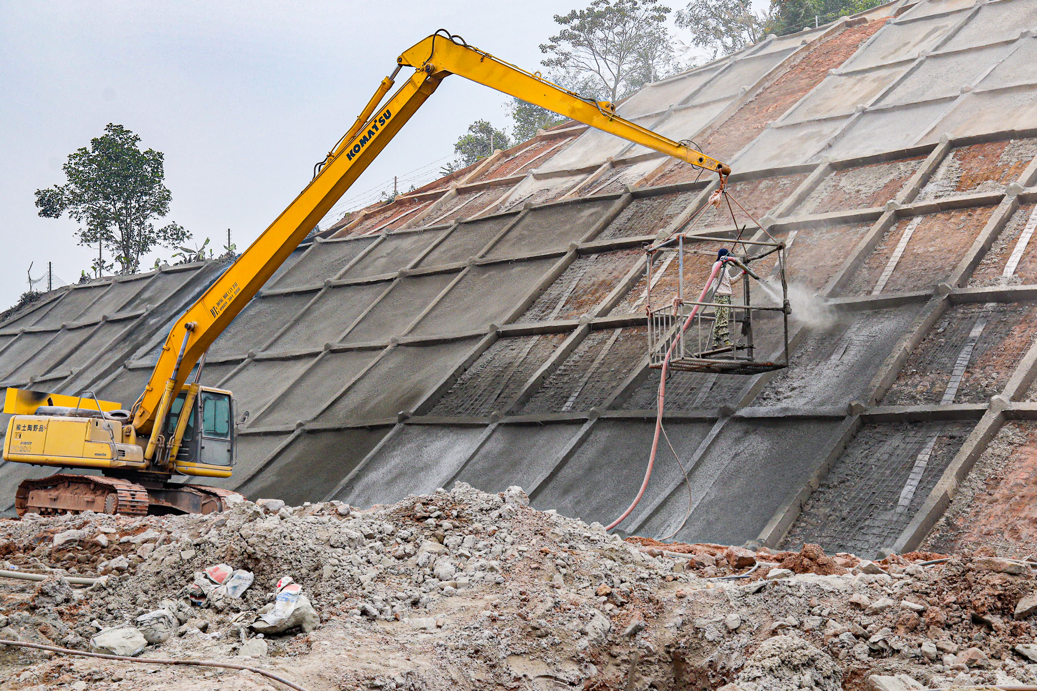 Ngắm cao tốc ngàn tỉ sắp thông tuyến 'mạch máu' giao thương biên giới Việt - Trung 1 cao tốc - Ảnh 3.