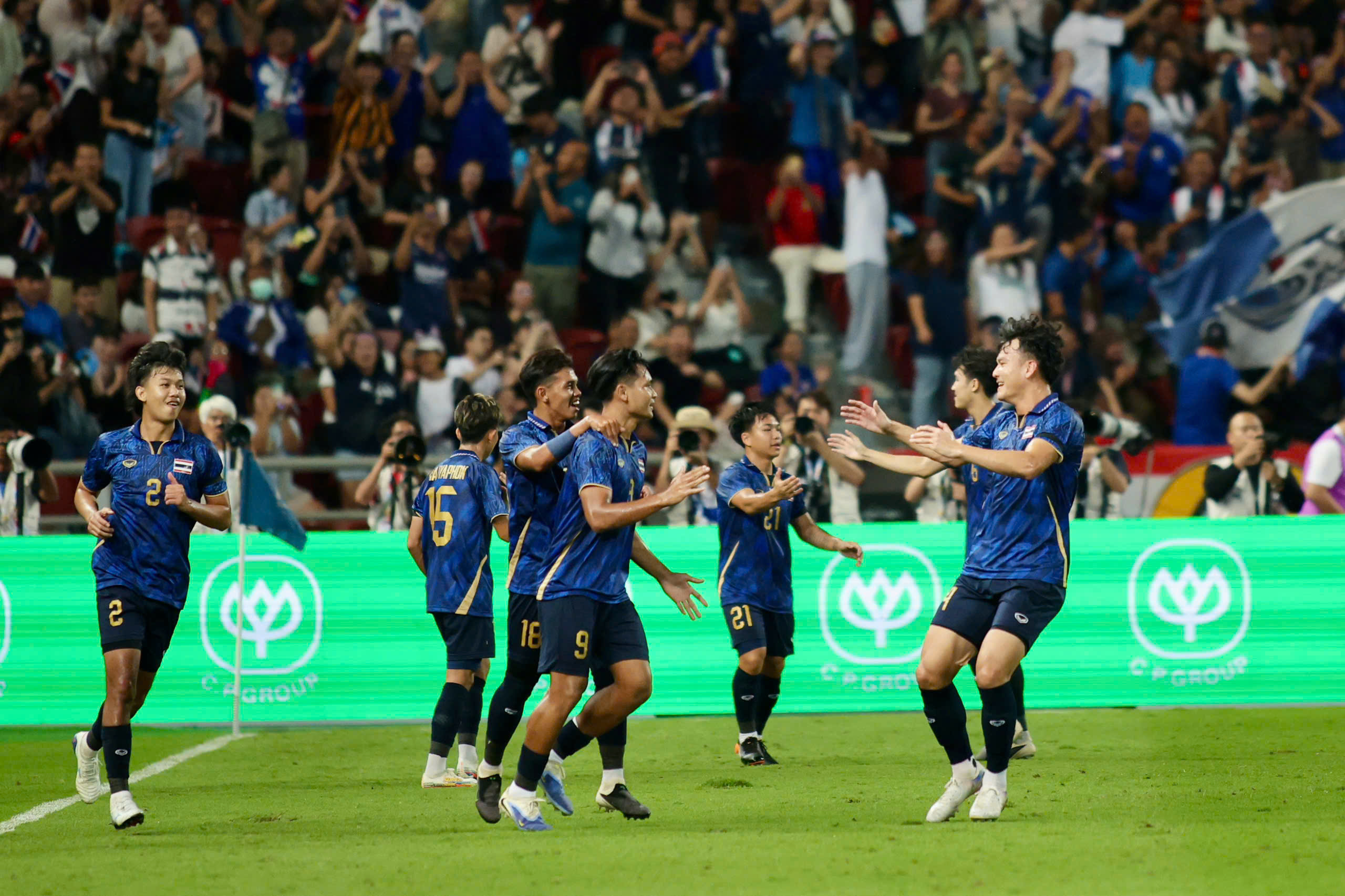 Thắng nghẹt thở Thái Lan, màn lội ngược dòng siêu đẳng cấp giành vàng của U.23 Việt Nam: VFF thưởng lớn! - Ảnh 2. Thắng nghẹt thở Thái Lan, màn lội ngược dòng siêu đẳng cấp giành vàng của U.23 Việt Nam: VFF thưởng lớn! - Ảnh 2.