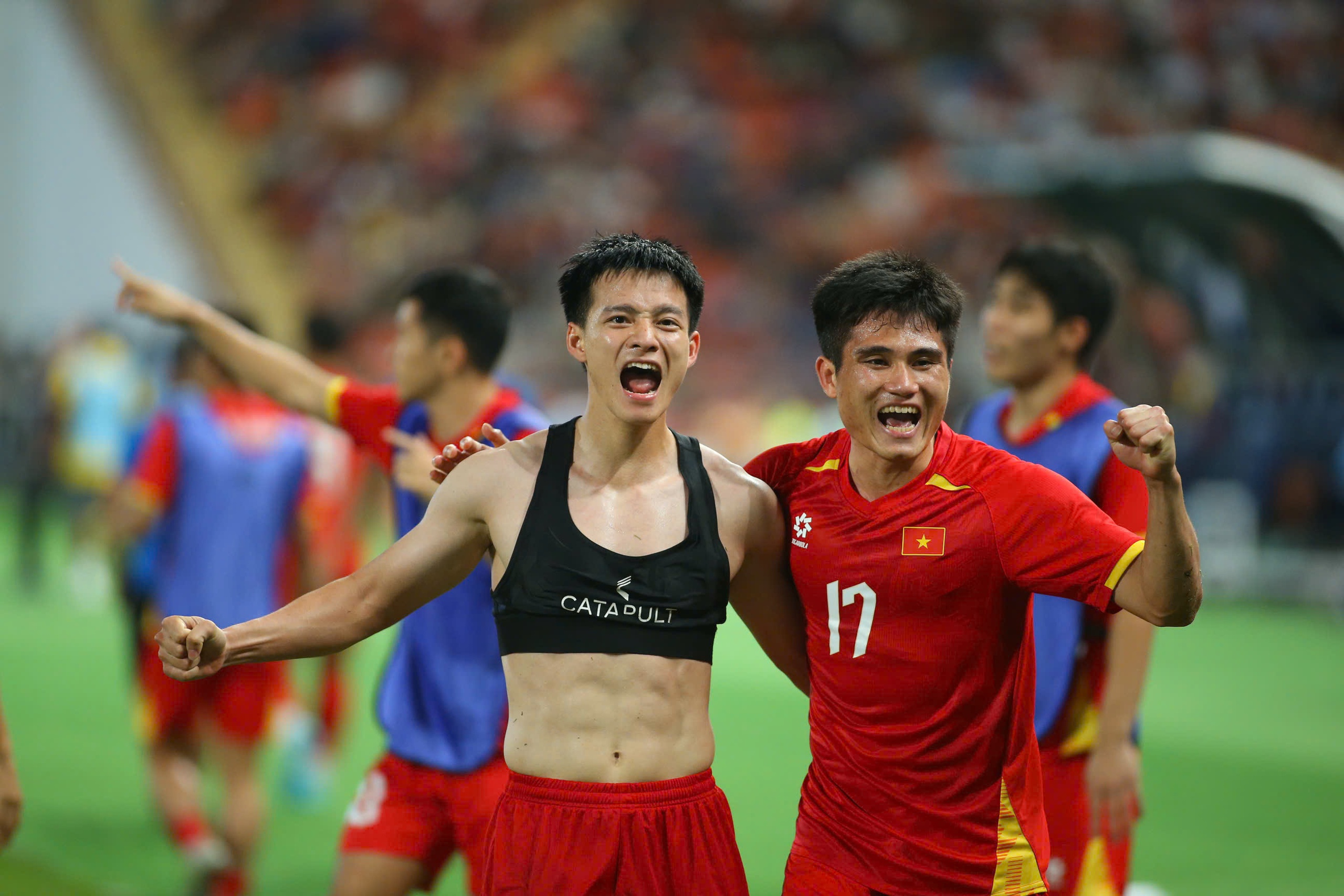 Thắng nghẹt thở Thái Lan, màn lội ngược dòng siêu đẳng cấp giành vàng của U.23 Việt Nam: VFF thưởng lớn! - Ảnh 9. Thắng nghẹt thở Thái Lan, màn lội ngược dòng siêu đẳng cấp giành vàng của U.23 Việt Nam: VFF thưởng lớn! - Ảnh 9.